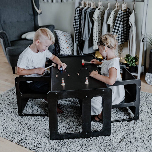 Svart Montessori avvänjningsbord och 2 stolar