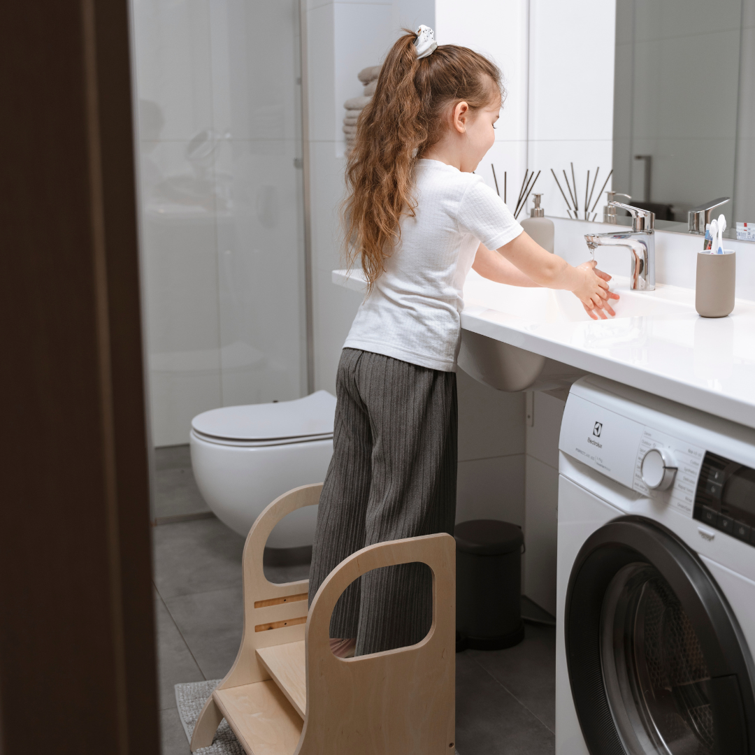 Montessori Justerbar Lackerad Stegpall i Trä För Barn (& vuxna)
