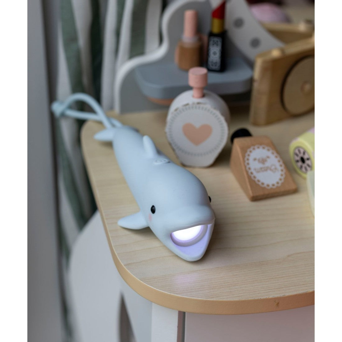 Rabbit & Friends Ficklampa LED - Blå Delfin