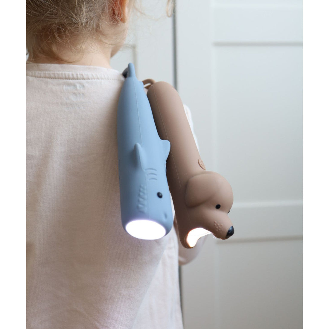 Rabbit & Friends Ficklampa LED - Blå Haj