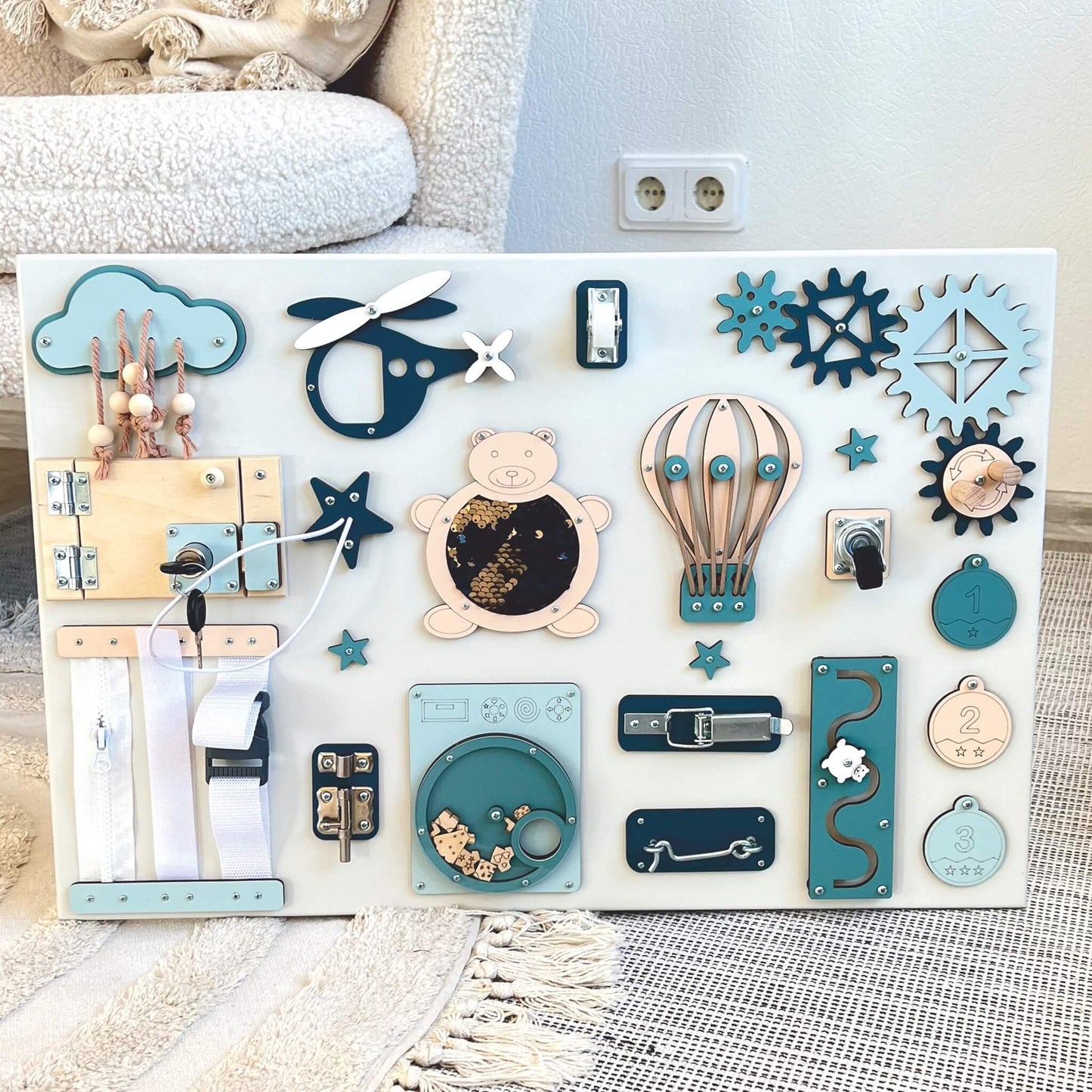 Montessori Aktivitetstavla - Interaktiv Lekbräda (40×60 cm)