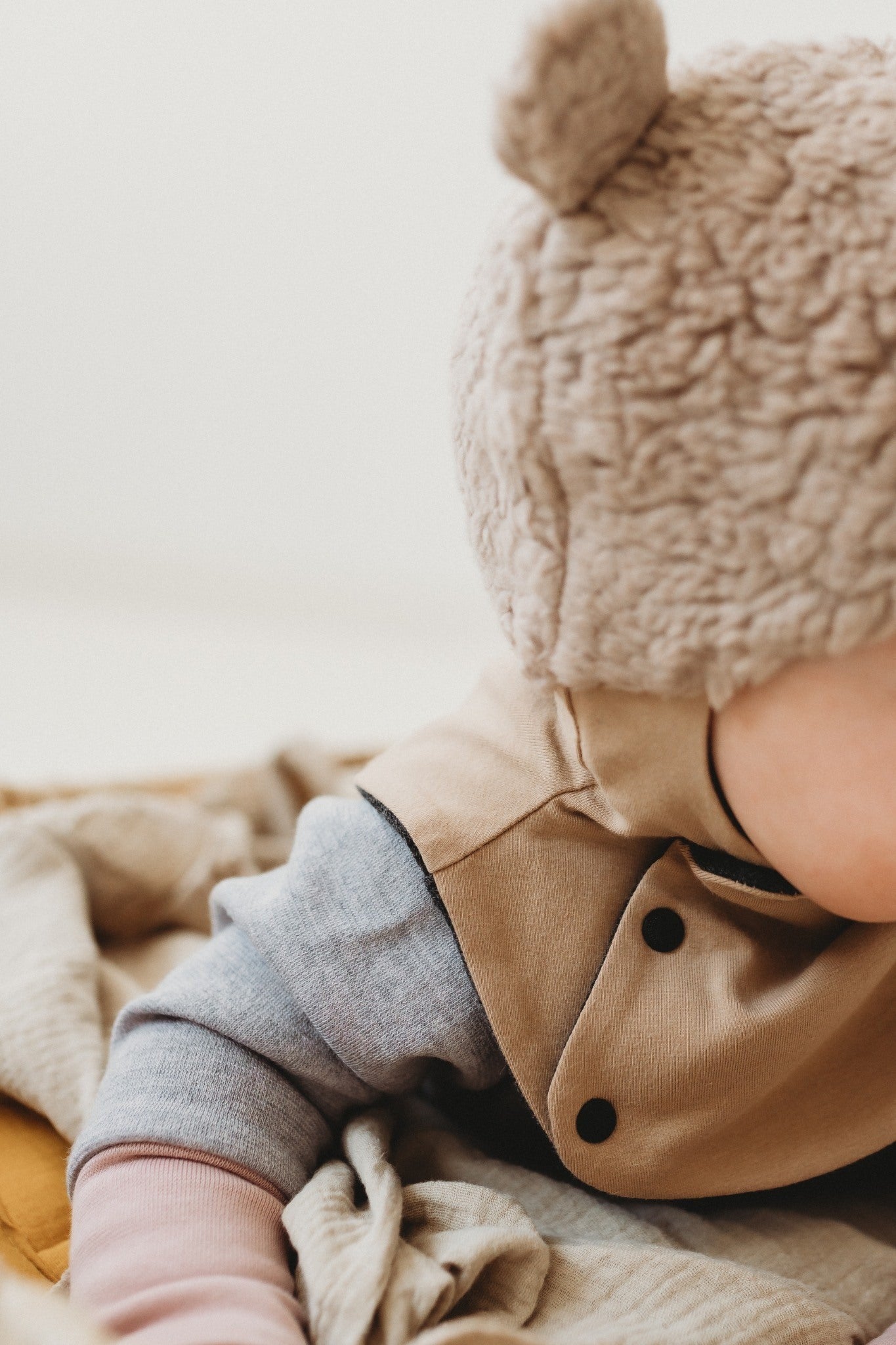 Beige Merino Ull Fodrad Baby Balaklava - Tillverkad i EU