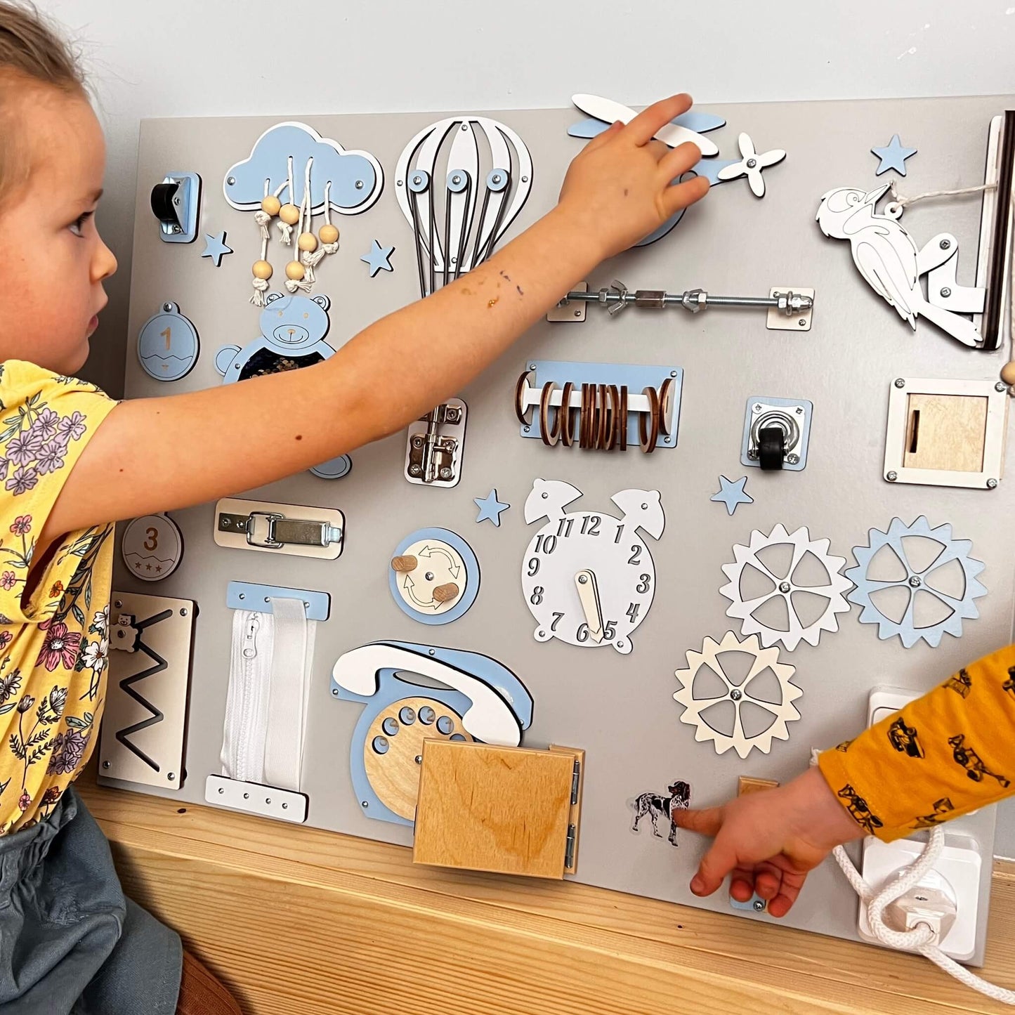Montessori Marvel Interaktiv Lekbräda (50×60 cm)