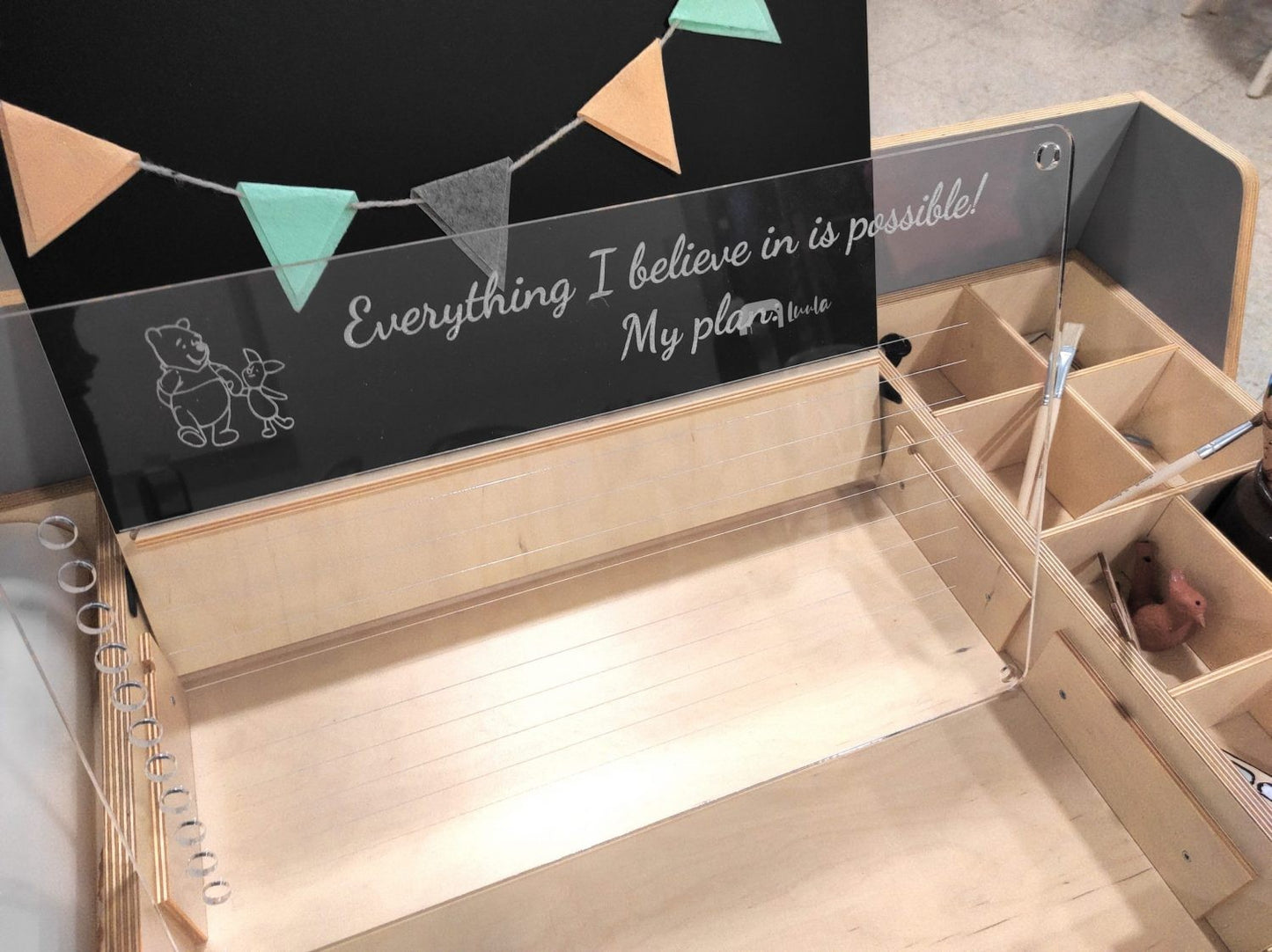 Multisensoriskt Justerbart Montessori Skrivbord / Lekbord i Trä - Luula