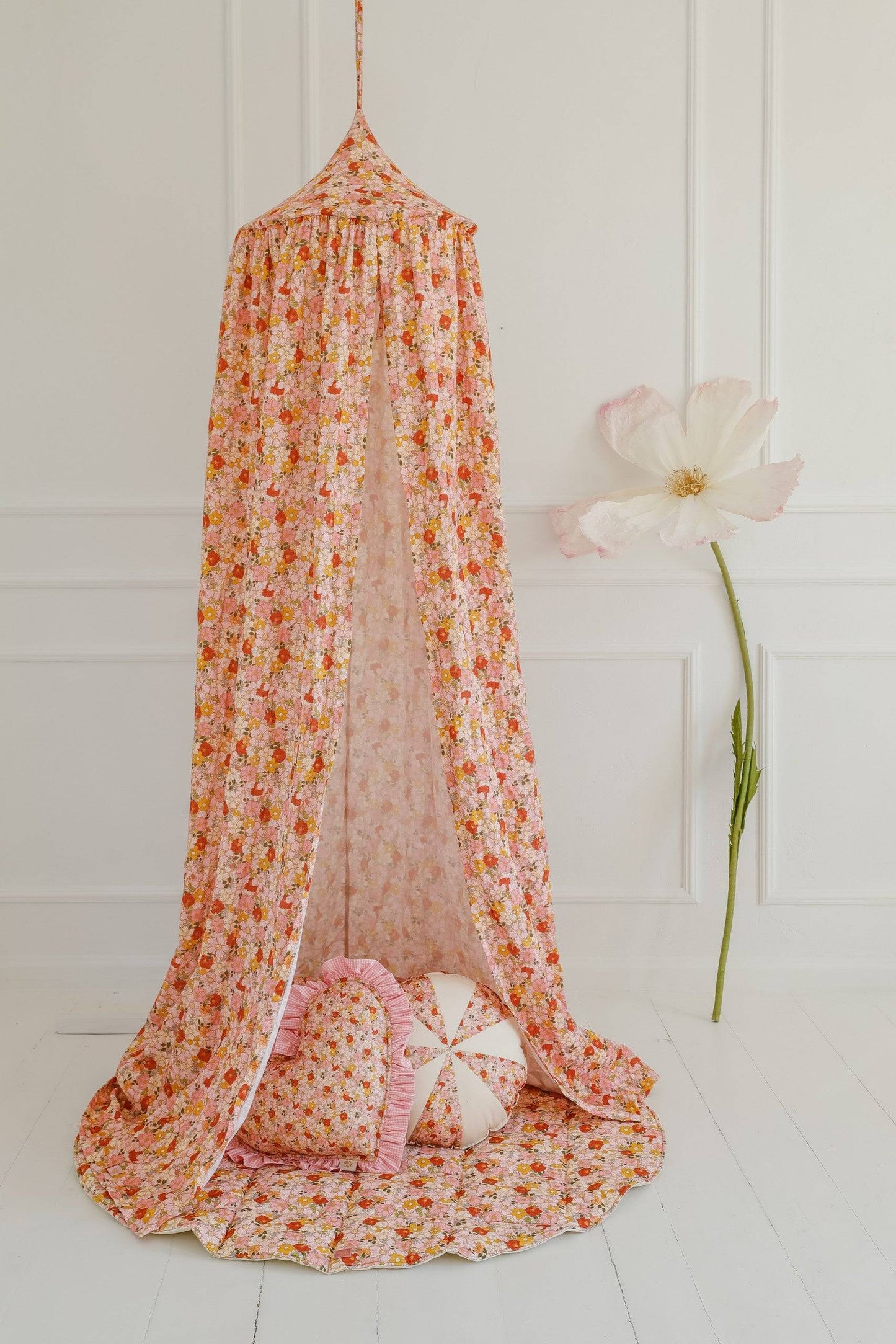 Ekologisk Handgjord Sänghimmel Rosa Blommig Råbomull